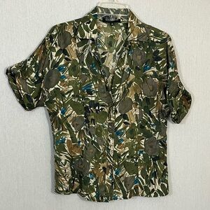 Vintage 100% silk Green Floral Short-Sleeve Button Down Camp Shirt